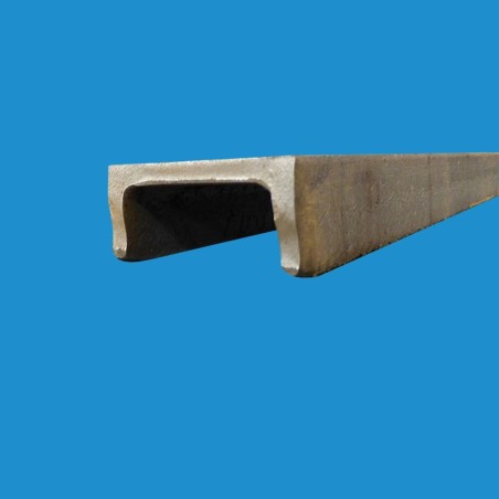 Hierro en u acero 30x15